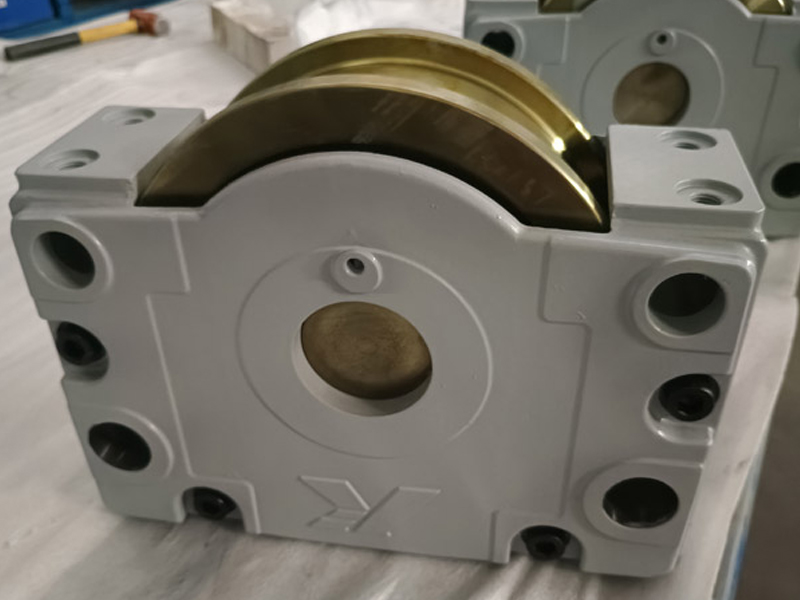 堆垛机导向轮与地轨之间有异响